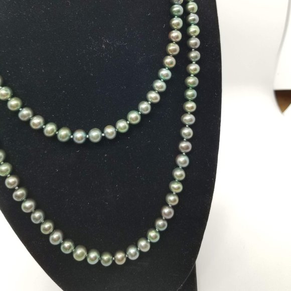 Pearl Necklace - Picture 4 of 10